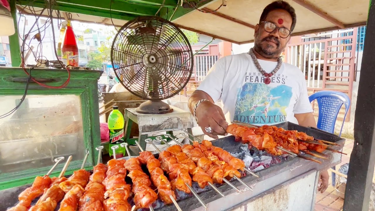 25 Years Old Famous Srinu Kebab of Rajahmundry | Cheekulu | Boneless Chicken | Indian Street Food | Street Food Zone