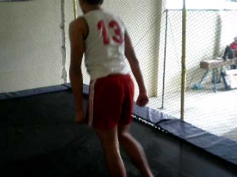 Gimansia artistica en colegio 5 de junio by: Eduar...