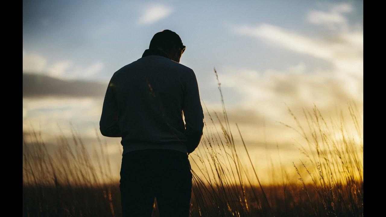 Alone man walking in the park. Alone man walking in the park. Созерцание. Alone way люди не поймут. Уединение природы и человека.