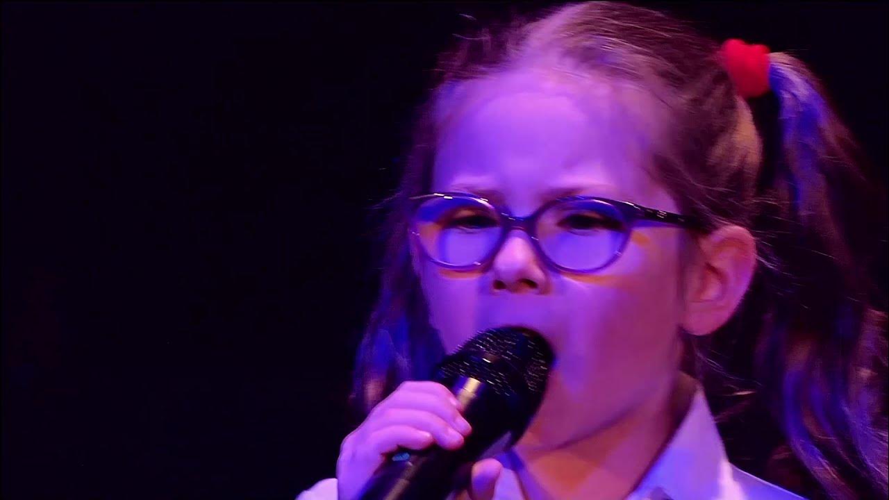 Песня мама я танцую. Дуэт 2 маши. Песня в исполнении маши. Маша остапенко. Песня в исполнении маши.