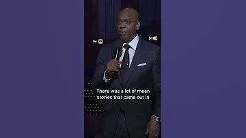Dave Chappelle Shows Support For Palestine In SNL Monologue 