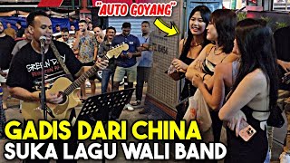 Sporting gadis² China join menari lagu Wali Band, tetap layan walau mereka tak faham sepatah pun