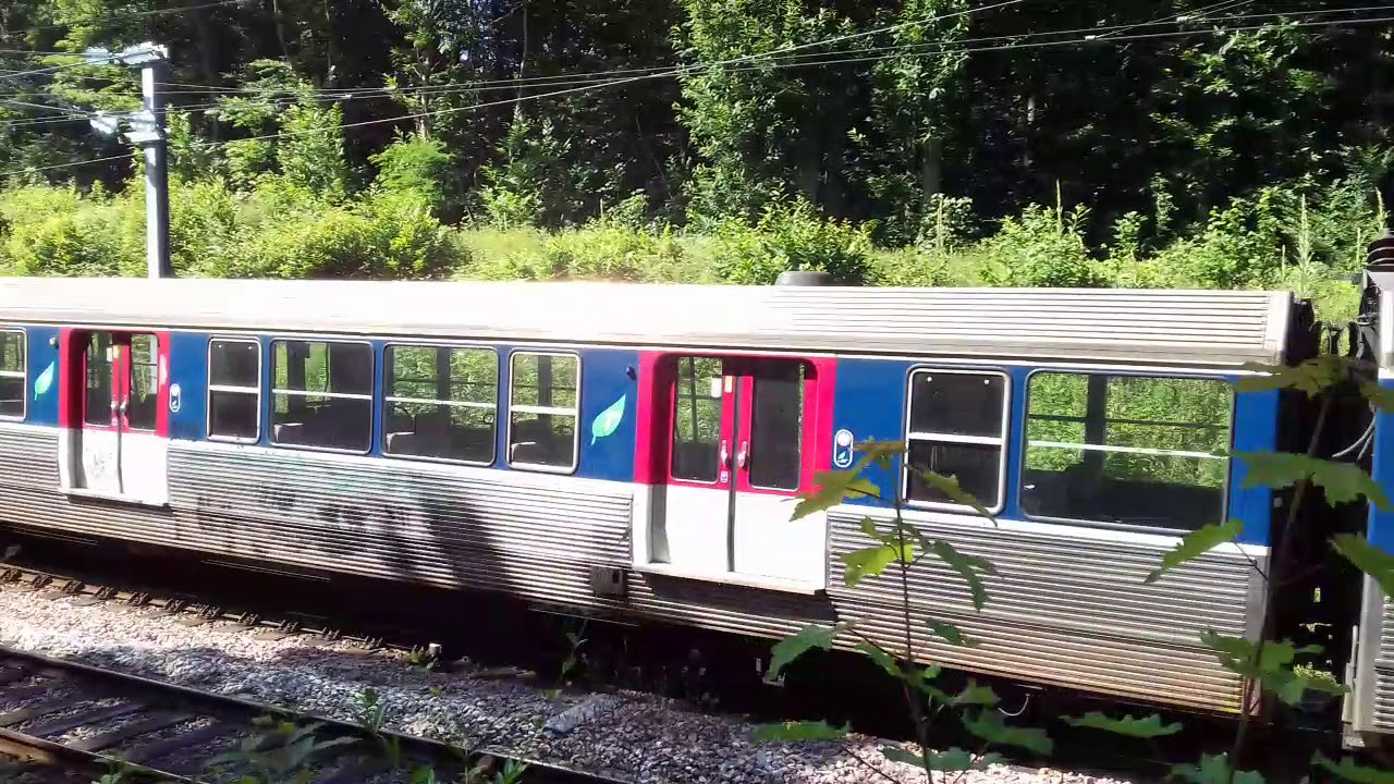 Z6400 en UM arrivant à St Nom La Bretêche