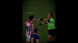 Pemain Lainnya Vs Wasit Wanita Pemain Satu Ini