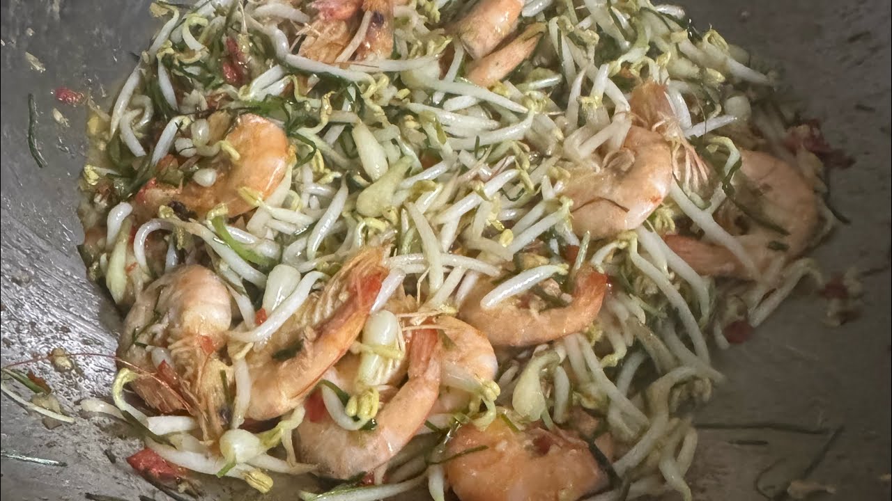 Masak udang campur tauge dengan bucai