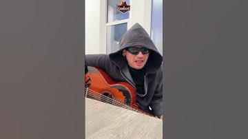 Thumbnail of Fuerza Regida cantando "Por Esos Ojos" a capela