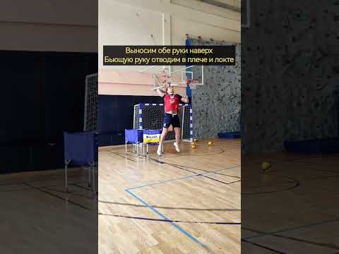 Волейбол: планирующая подача в прыжке