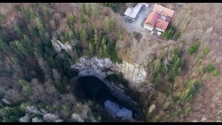 Propast Macocha z ptačí perspektivy, Moravský kras / Macocha Abyss, Moravian Karst
