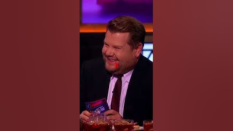 Billie Eilish KISSED a famous person?! 😱😮