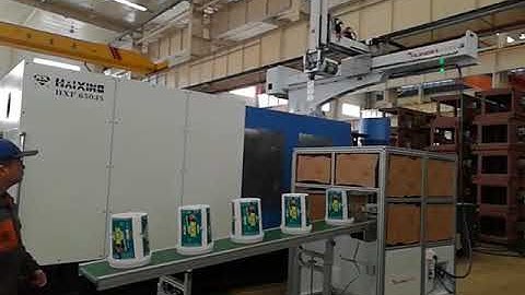 IML Robot for 20L bucket plastic injection molding machine