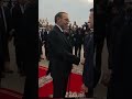 لحظة إستقبال الملك محمد السادس للرئيس الفرنسي بمطار سلا الرباط المغرب