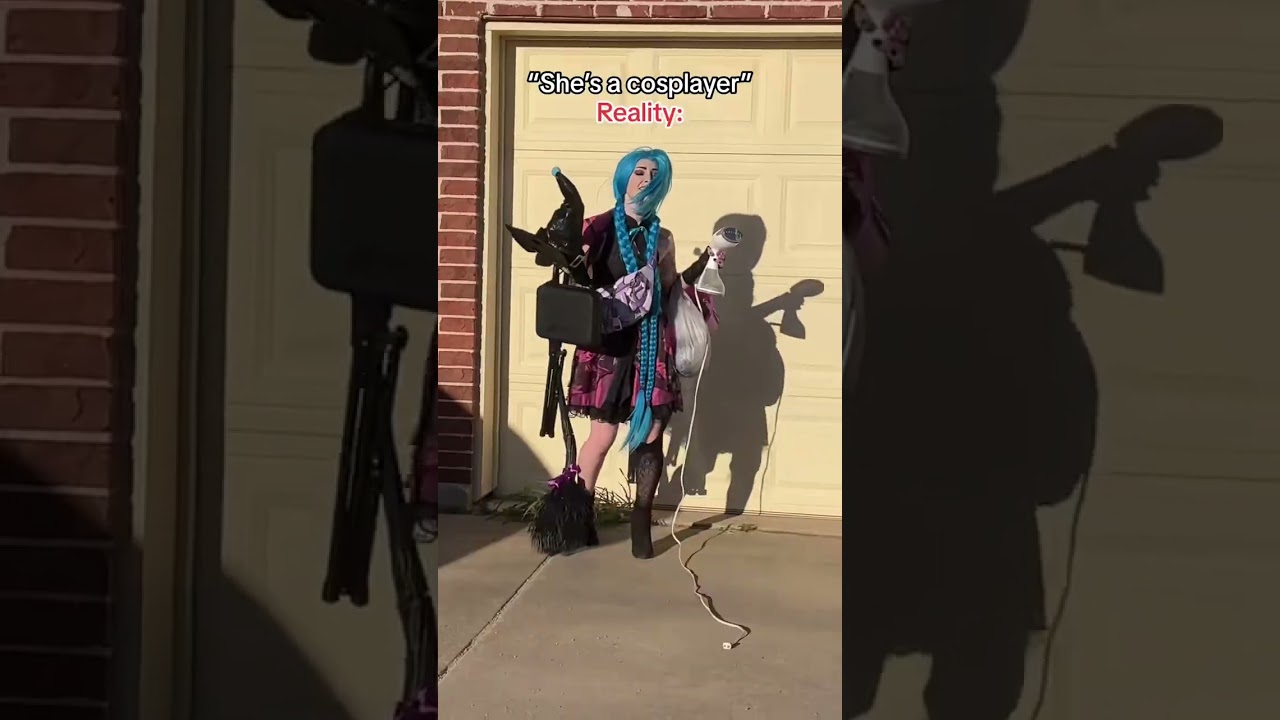 Expectations vs reality as a cosplayer | jinx league of legends