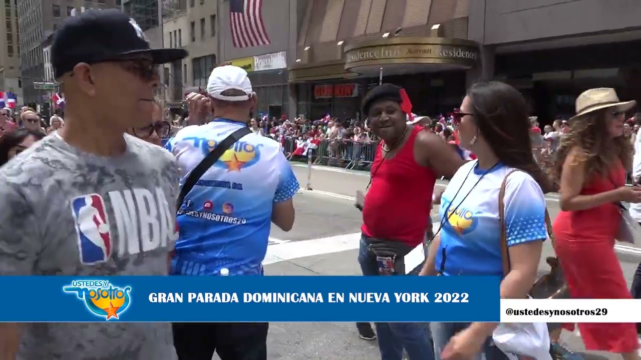Congresista Adriano Espaillat en la Gran Parada Dominicana en Nueva