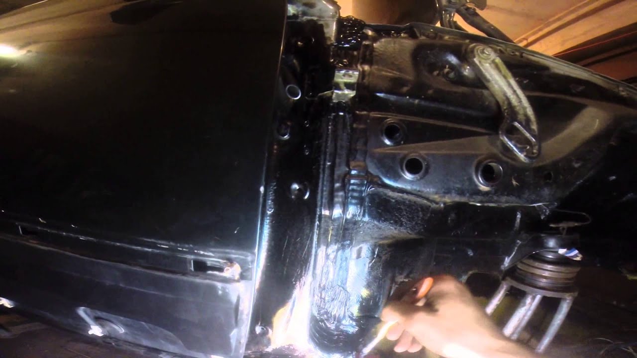 №9. Ремонт W124. Обработка шва порога и лонжерона герметиком.