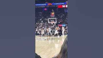 ￼ Jeremy Sochan with an amazing dunk￼
