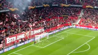 SevillaFC 3 - FC Krasnodar. La afición del Sevilla protestó ante la posible venta del club.