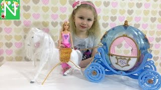 Играем с Барби Принцессой Карета и лошадка ждут Play with Barbie Princess Carriage and horse waiting