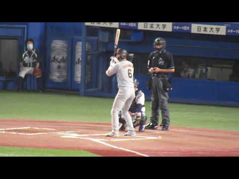 坂本勇人2塁打のバッティングフォーム 神宮2021年10月5日レフト側から 【神宮 ヤクルトスワローズ対 読売ジャイアンツ2021年10月5日】