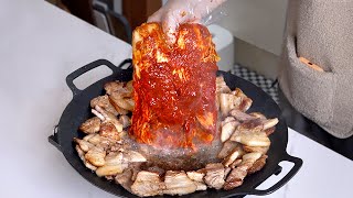 Frying spicy kimchi with 2000g of pork belly