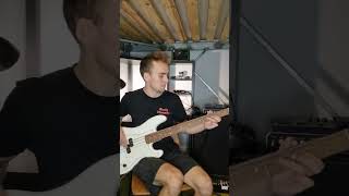 Man Plays Master of Puppets Guitar Solo on BASS!