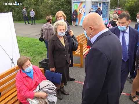 Губернатор посетил мобильный пункт вакцинации против гриппа