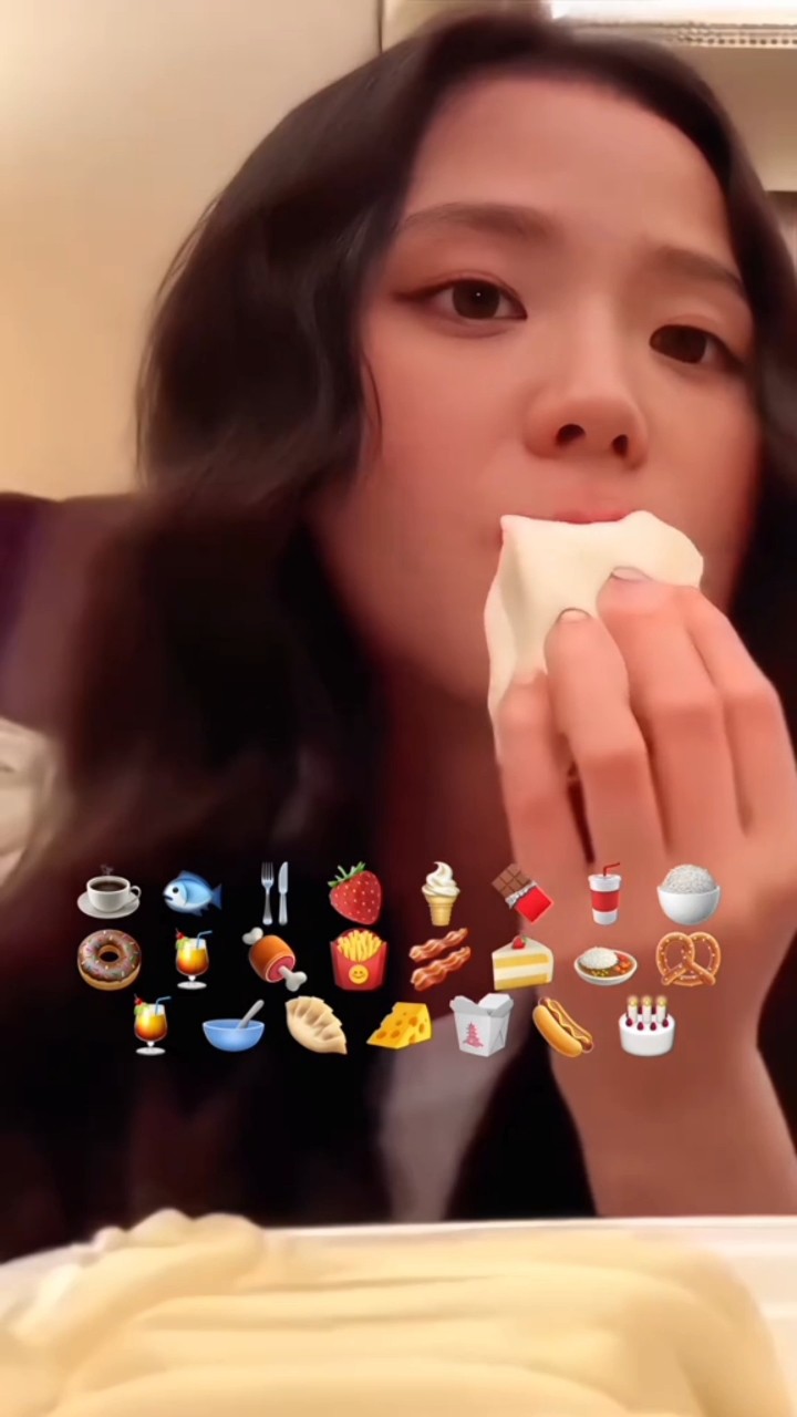 JISOO Cute Mukbang #jisoo #jennie #rosé #lisa #blackpink #shorts