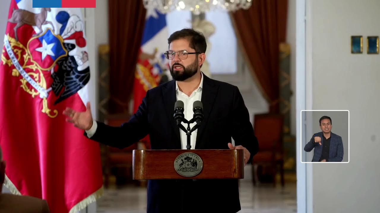 Entrega del informe de la Comisión Asesora Presidencial Arica 100