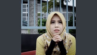 Senyum Membalut Luka