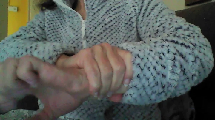 Distance energy Healing pain in shoulders,wrists a...