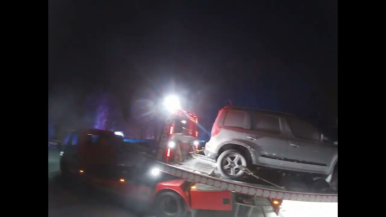 Pakkaspäivä Rovaniemellä, auton hinaus suoraan lämpimään halliin