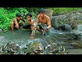 Survival in the rainforest-mans found frogs for cook -Eating delicious