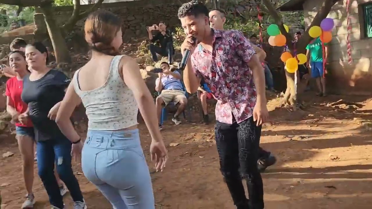 !Asi  Disfruto La chica q se Robo el Show Bailando