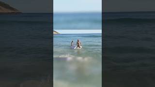 Pegando ondas em família : mãe e filho. #bodyboard #shorts
