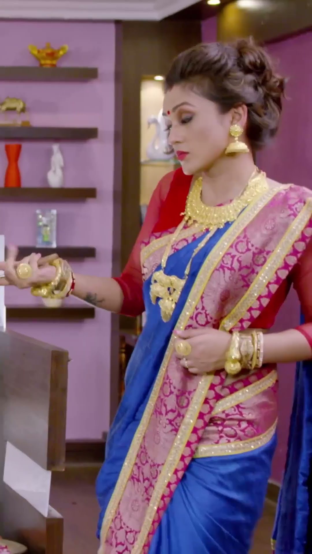 বউকে ধরার চেষ্টা #jamai420 #mimi #ankush #moviescene #bengalimovie #bengalishorts