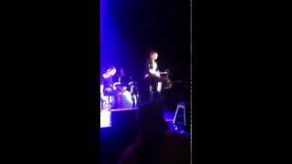 Kelly Clarkson sings Radiohead "Creep" in Bakersfield CA chords