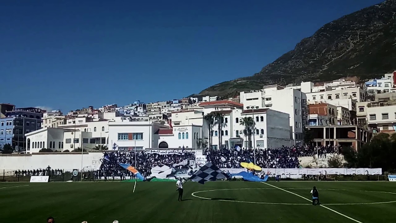 تيفو ألتراس مونتانييروس في مباراة الإتحاد الرياضي الشفشاوني ضد نظيره الوزاني