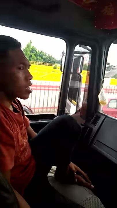 Ngentot dalam mobil trailer