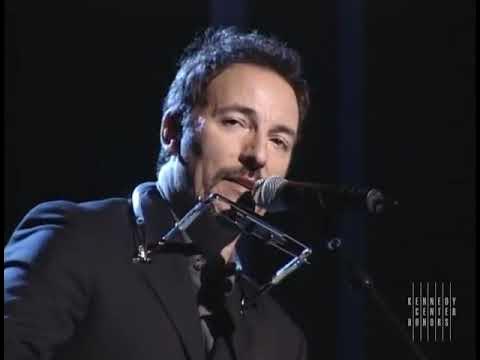 Bruce Springsteen honoring Bob Dylan at the 1997 Kennedy Center Honors. -  YouTube