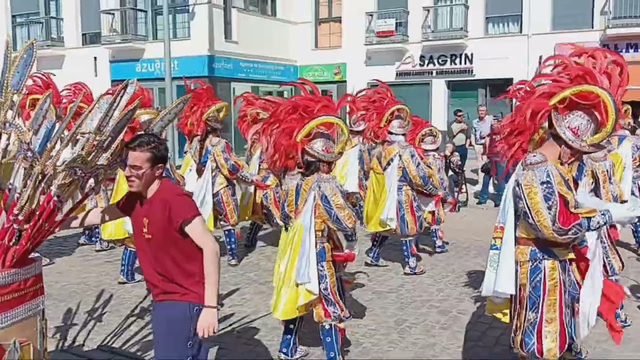 Actuación de la comparsa 