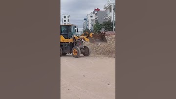 Máy xúc múc sỏi lên công nông ba bánh #shorts