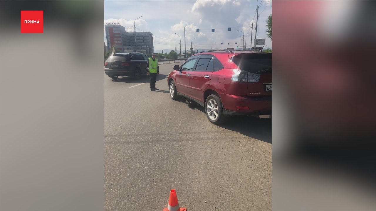 Самокатчик врезался в машину
