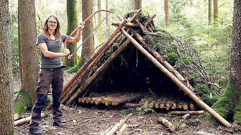 Building complete and warm survival shelter | Bushcraft earth hut, grass roof & fireplace with clay
