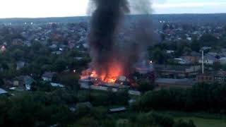 Горит пластмассовый завод