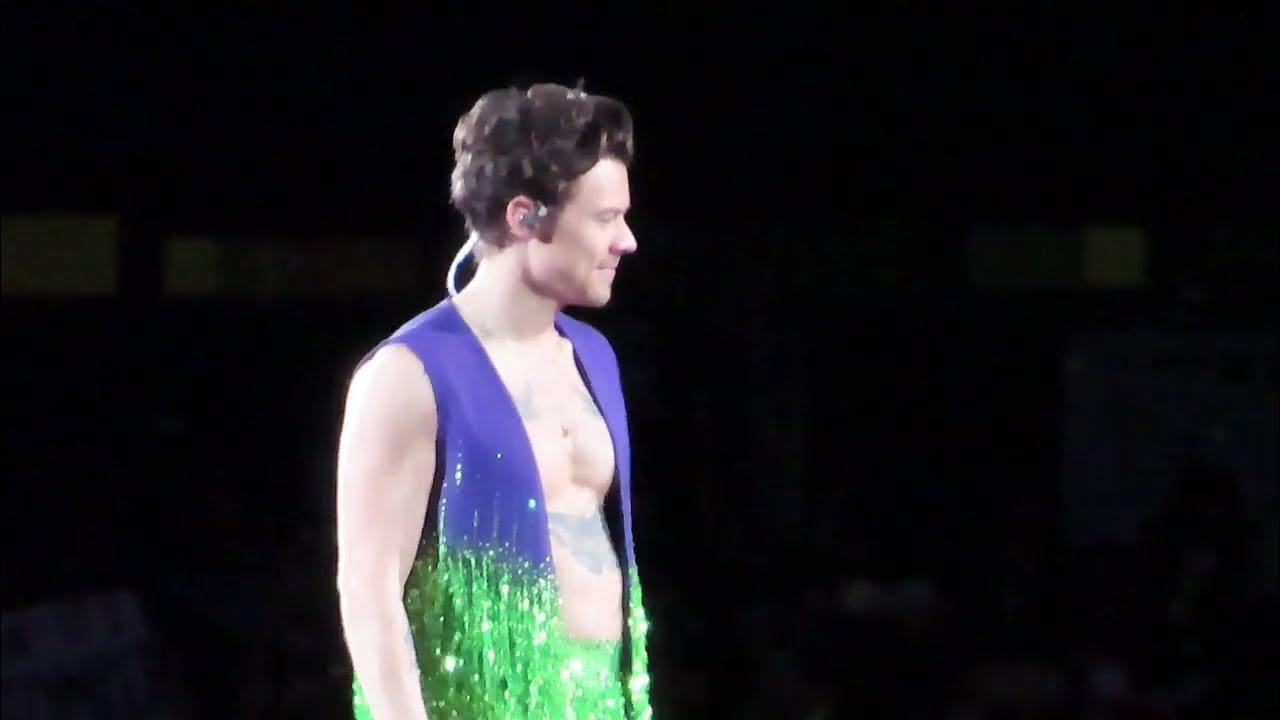 Harry apple. Гарри стайлс golden. Satellite harry styles. Гарри стайлс 2022. Harry styles 2020.