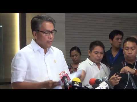 Roxas airs side on viral video