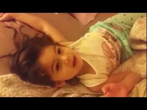 Anjali Telling Jokes - Kneeslapper