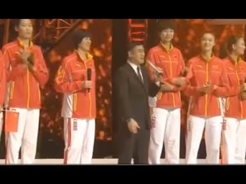 中國女排與張傑在澳門合唱《年輕的戰場》 演繹最萌身高差，這畫面太美了！
