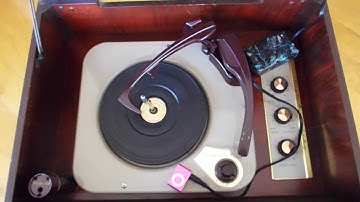 WEBCOR MODEL MT-1755-1 record player playing an iPod