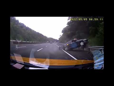[車禍] 國道3號南下75.8公里 翻車
