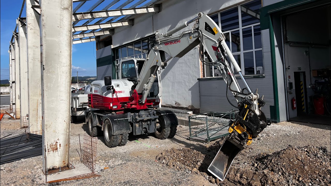 Строительство стального зала и Takeuchi TB 295 W